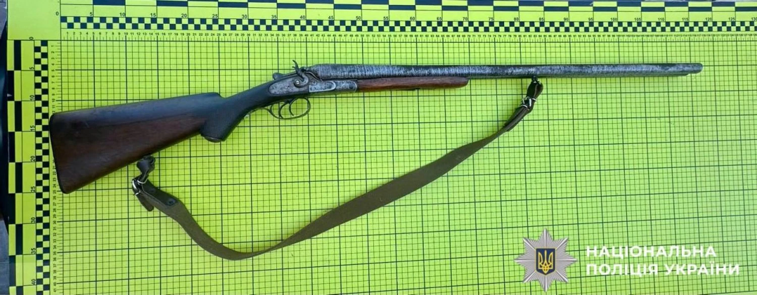 На Київщині чоловік знайшов рушницю під час демонтажу старого будинку